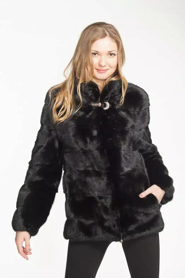 Какво да носите кожено палто (120 снимки): С какво шапка и обувки са износени, с които шуба е без яка, черен, сив, с кърпичка, изображения с кожено палто 768_4