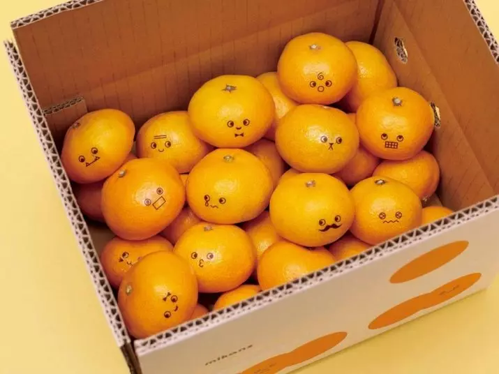 Mandarins ເປັນຂອງຂວັນ (17 ຮູບ): ມີຄວາມສວຍງາມປານໃດທີ່ຈະໃຫ້ລົດຊາດ? ແນວຄວາມຄິດຂອງຂອງຂວັນຈາກ Tangerines ເຮັດຕົວທ່ານເອງ 7691_2