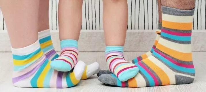 Sokker som gave: Registrering af en kuffert af mandlige sokker og CAISA med sokker til børn. Originale sæt af søde sokker til kvinder 7699_21