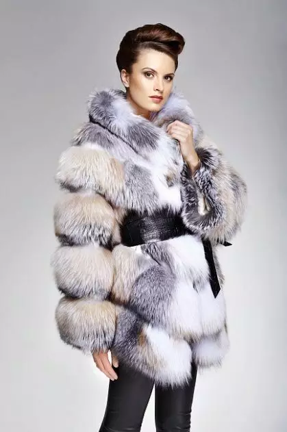 Άνοιξη γούνα παλτό 2021 (108 φωτογραφίες): Sadz παλτό με κουκούλα, ζεστό, φινλανδικό, σχόλια 772_23