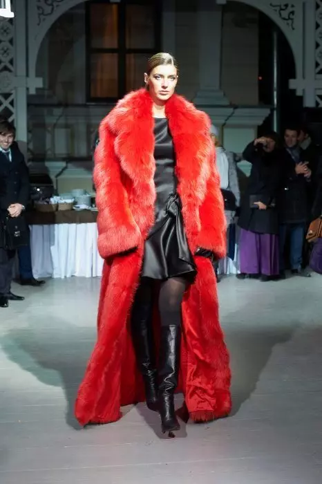 Άνοιξη γούνα παλτό 2021 (108 φωτογραφίες): Sadz παλτό με κουκούλα, ζεστό, φινλανδικό, σχόλια 772_32