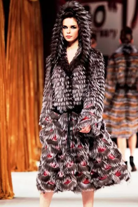 Spring Fur Coat 2021 (Picha 108): kanzu ya Sadz na hood, joto, Kifini, kitaalam 772_41