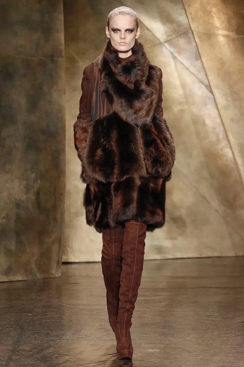 Spring Fur Sritt 2021 (108 fotografií): Sadz kabát s kapucňou, teplým, fínskym, recenziami 772_52