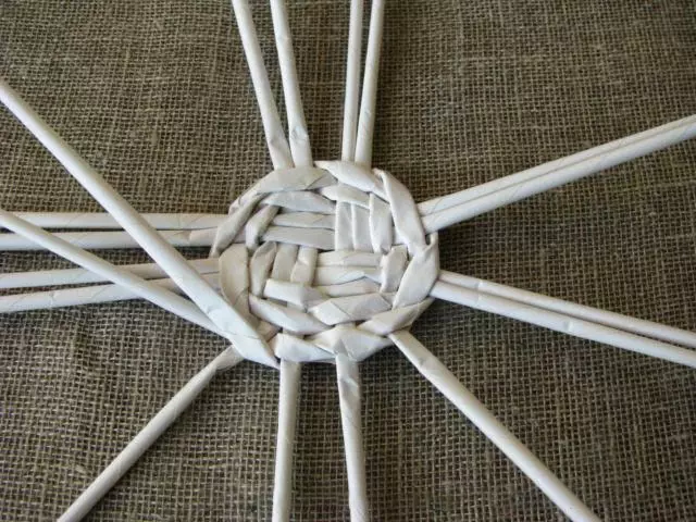 復活節禮品（27張）：選擇復活節紀念品，用鉤針編織的針織禮品的想法做到了自己。糖果和紙禮物的想法 7731_25