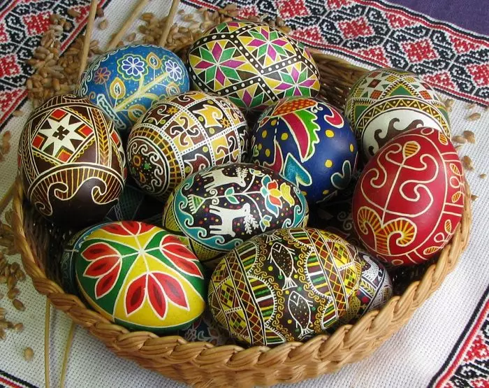 ຂອງຂວັນສໍາລັບ Easter (27 ຮູບພາບ): ເລືອກທີ່ລະລຶກຂອງ Easter, ແນວຄວາມຄິດຂອງຂວັນທີ່ຖັກດ້ວຍ crochet ດ້ວຍຕົວທ່ານເອງ. ຄວາມຄິດຂອງເຂົ້າຫນົມແລະຂອງຂວັນເຈ້ຍ 7731_7
