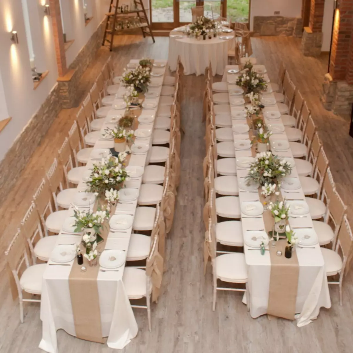 Прямоугольные столы на свадьбе
