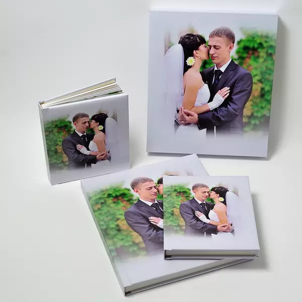 Свадбени пхотоБоок (53 фотографије): Примери пројекта књига са фотографијама венчања, узорака натписа и дизајна позадине 7760_5