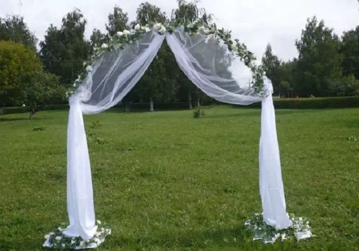 Arco de matrimonio coas súas propias mans (37 fotos): Como facer un arco de marco para unha voda? Instrucións de deseño paso a paso 7761_12