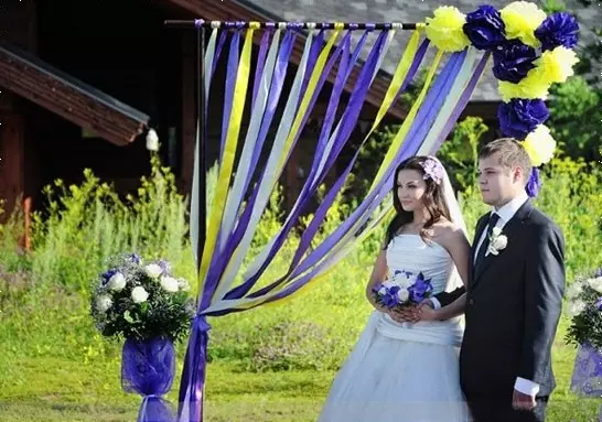 Poročni lok z lastnimi rokami (37 fotografij): Kako narediti okvir za poroko? Navodila za oblikovanje po korakih 7761_29