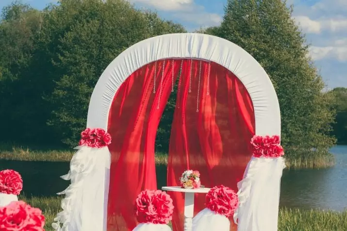Весільна арка своїми руками (37 фото): як зробити каркас арки для весілля? Покрокова інструкція з оформлення конструкції 7761_33