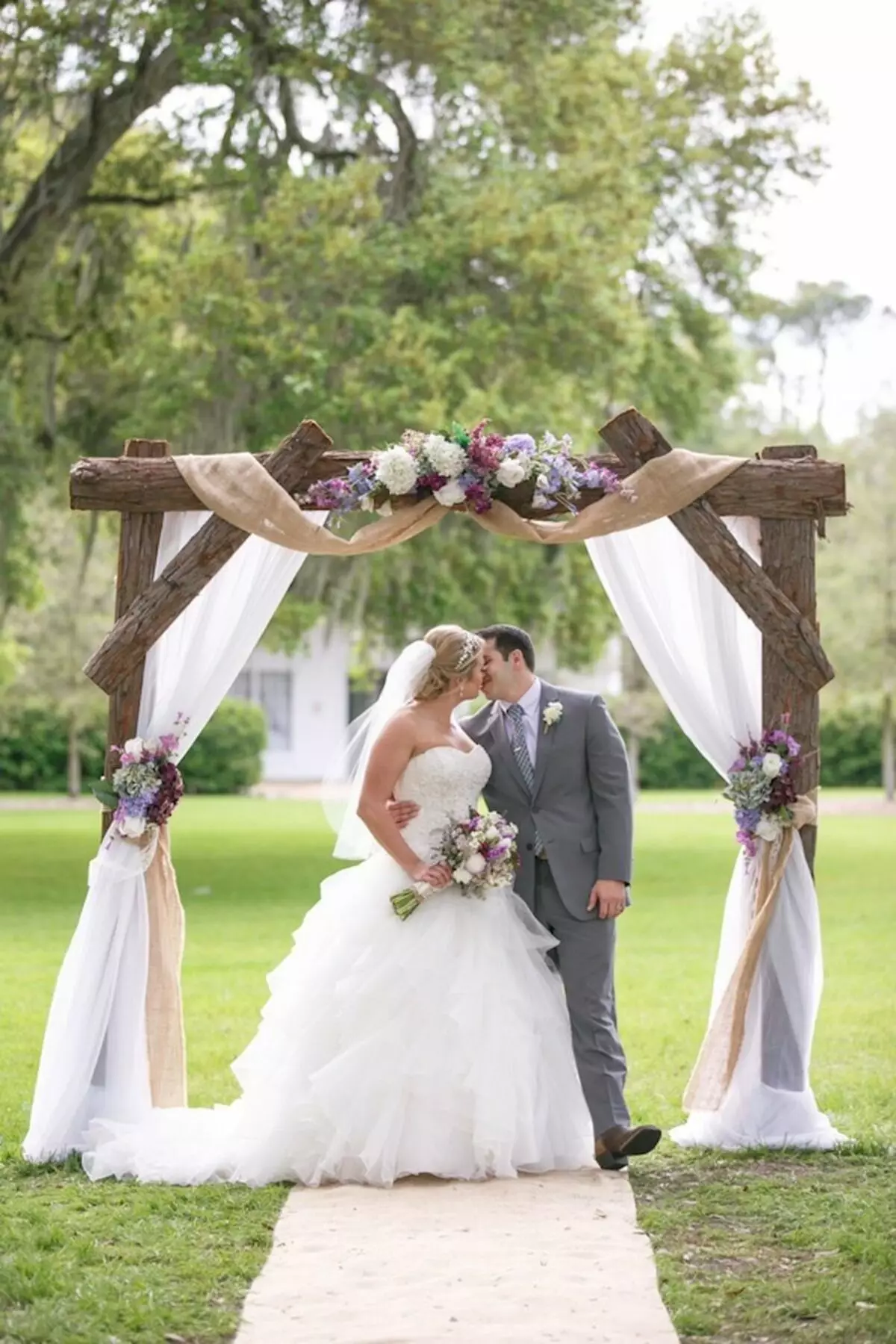 Arco de boda con tus propias manos (37 fotos): ¿Cómo hacer un arco de marco para una boda? Instrucciones de diseño paso a paso 7761_5