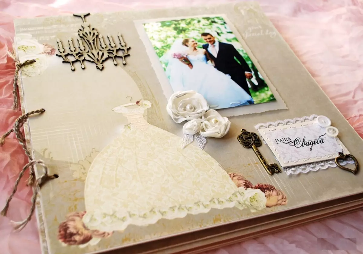 Album photo de mariage (46 photos): Décoration de l'album pour photos dans la technique de scrapbooking avec vos propres mains, exemples d'albums photo à la main 7770_9