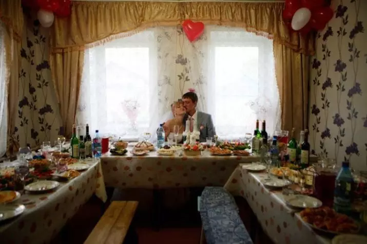 Roja Duyemîn ya Wedding (19 wêne): Meriv çawa bûyerek di xwezayê de derbas bike û civînek mêvanan bi rêxistin bike? Kevneşopî û adetên betlaneya Rûsyayê, taybetmendiyên menu 7772_6
