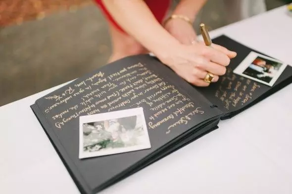 Книга желби за свадба (39 фотографии): Како да направите свадба албум од пријатели со свои раце? Регистрација на страници и листови во техниката на scrapbooking 7776_3