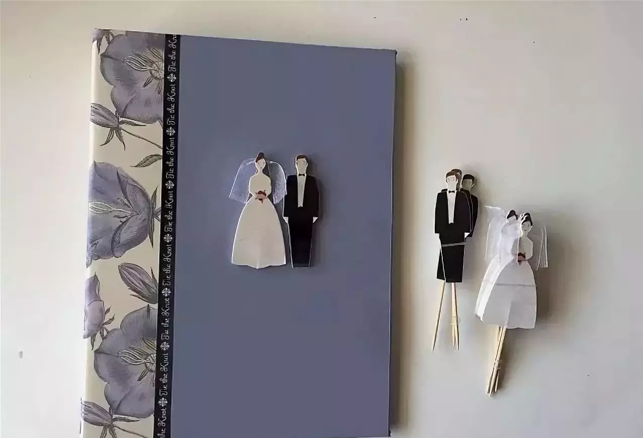 Βιβλίο επιθυμίες για το γάμο (39 φωτογραφίες): Πώς να φτιάξετε ένα άλμπουμ γάμου από φίλους με τα χέρια σας; Εγγραφή σελίδων και φύλλων στην τεχνική του scrapbooking 7776_39