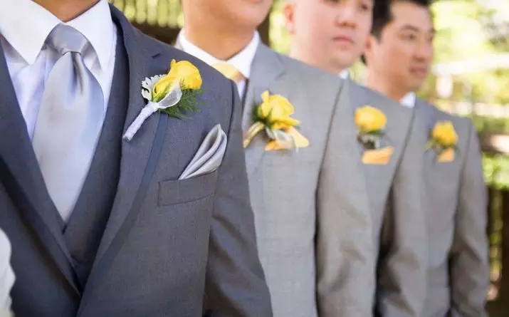 Bir adam nasıl yaz aylarında düğün giyiniyor? (18 fotoğraf): Guy Guestside Töreni'nde, Baba damat veya gelin ne gitmek için? 7782_17