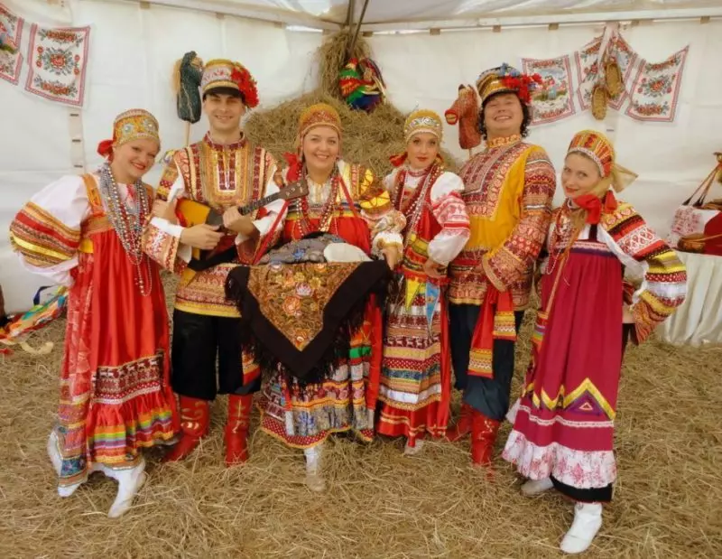 Tradhisi Pernikahan (83 Foto): Kustomis Turki lan Ossetian ing pesta, Tandha saka Matchmaking Antarane Kazakhs, RITE Azerbaijan modern 7786_16