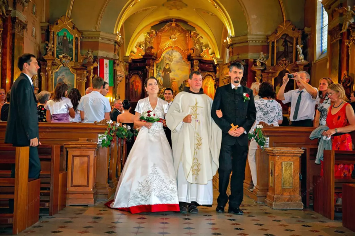 Tradhisi Pernikahan (83 Foto): Kustomis Turki lan Ossetian ing pesta, Tandha saka Matchmaking Antarane Kazakhs, RITE Azerbaijan modern 7786_27