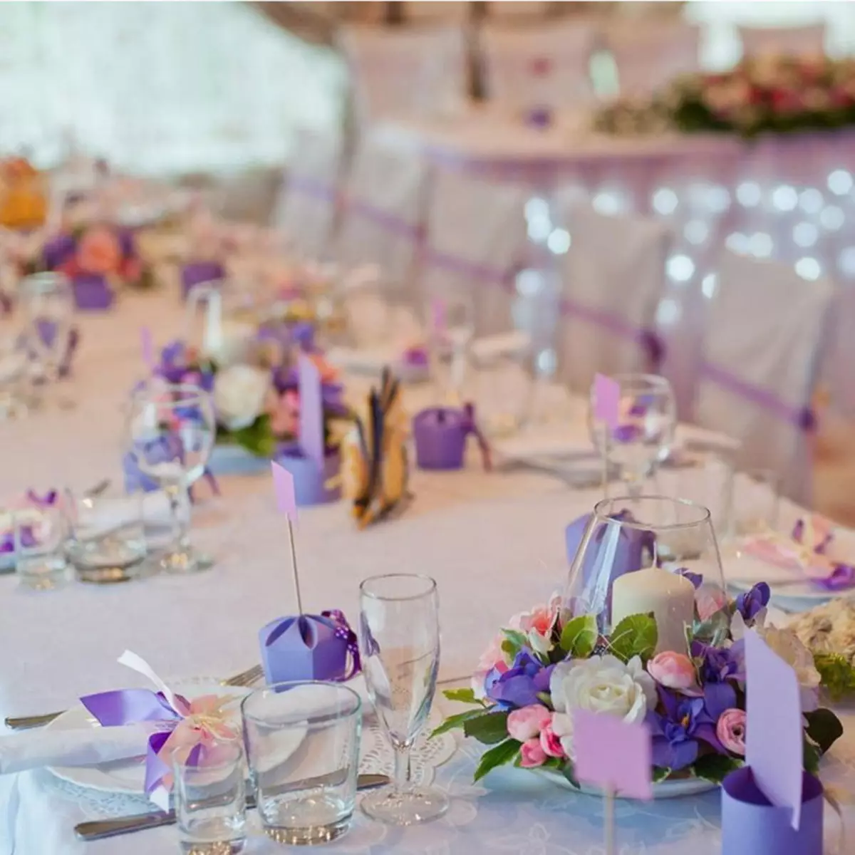 Lila esküvő (55 fotó): ünnepek tervezése fehér lila színekben, a vendégkód jellemzői 7789_10