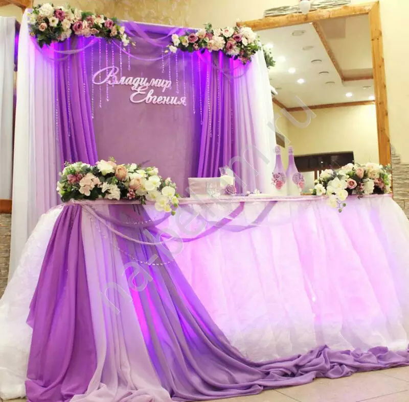 Lilac kāzas (55 fotogrāfijas): Svinību dizains baltās lilac krāsās, kleitas koda iezīmes viesiem 7789_12