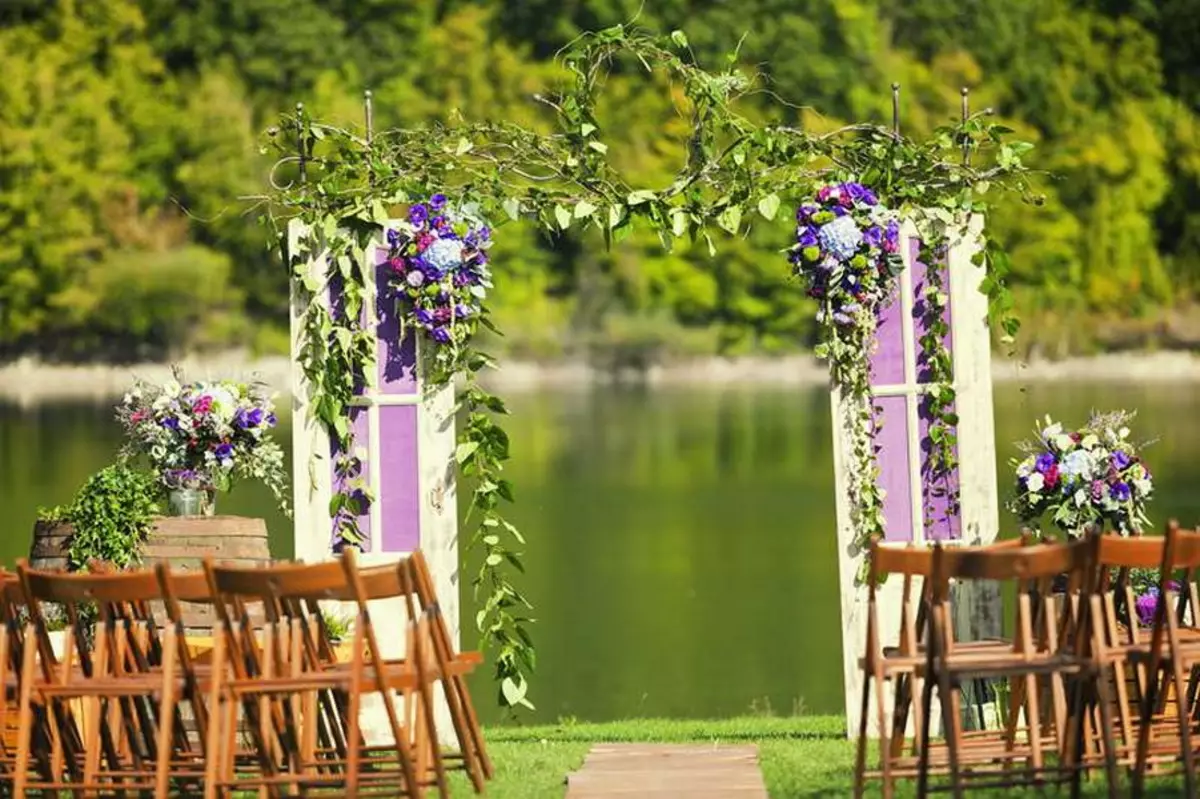 Lilac Wedding (55 şəkil): ağ yasəmən rəngli qeyd Design, qonaqlar üçün dress kod xüsusiyyətləri 7789_20