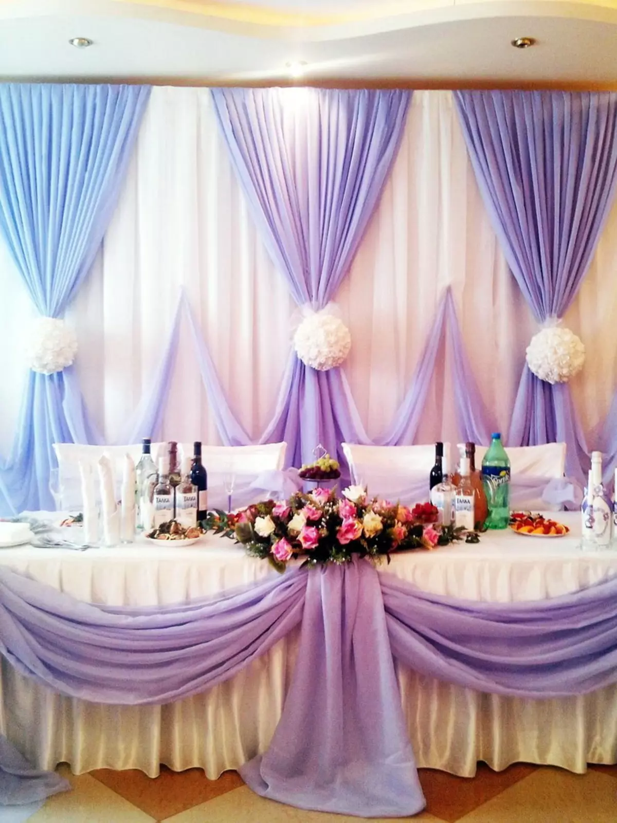 Lilac Wedding (55 şəkil): ağ yasəmən rəngli qeyd Design, qonaqlar üçün dress kod xüsusiyyətləri 7789_27