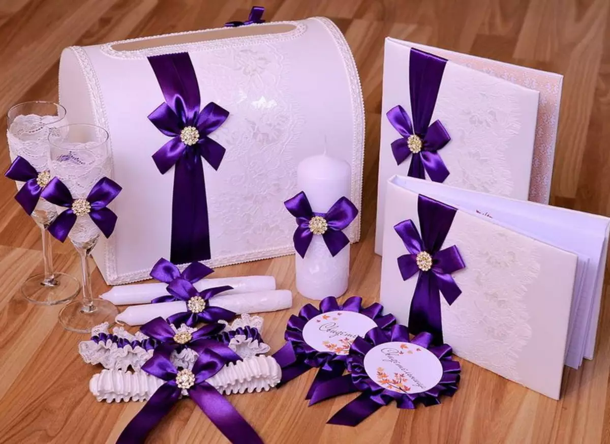 Lilas Mariage (55 photos): Design de célébrations dans les couleurs de White-Lilas, caractéristiques du code vestimentaire pour les invités 7789_36