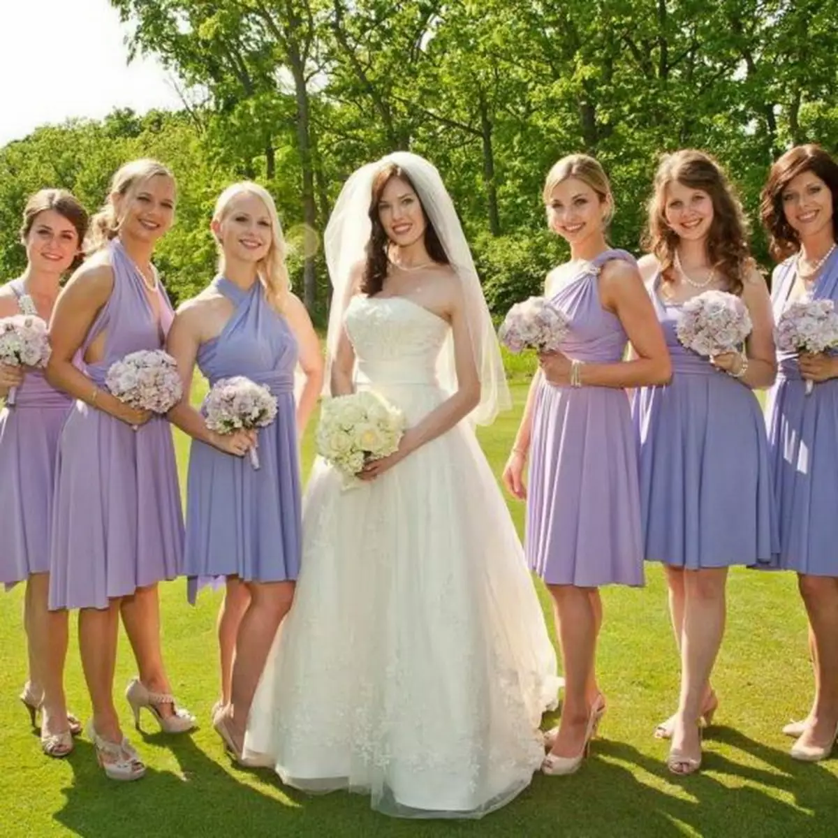 Lilac kāzas (55 fotogrāfijas): Svinību dizains baltās lilac krāsās, kleitas koda iezīmes viesiem 7789_40