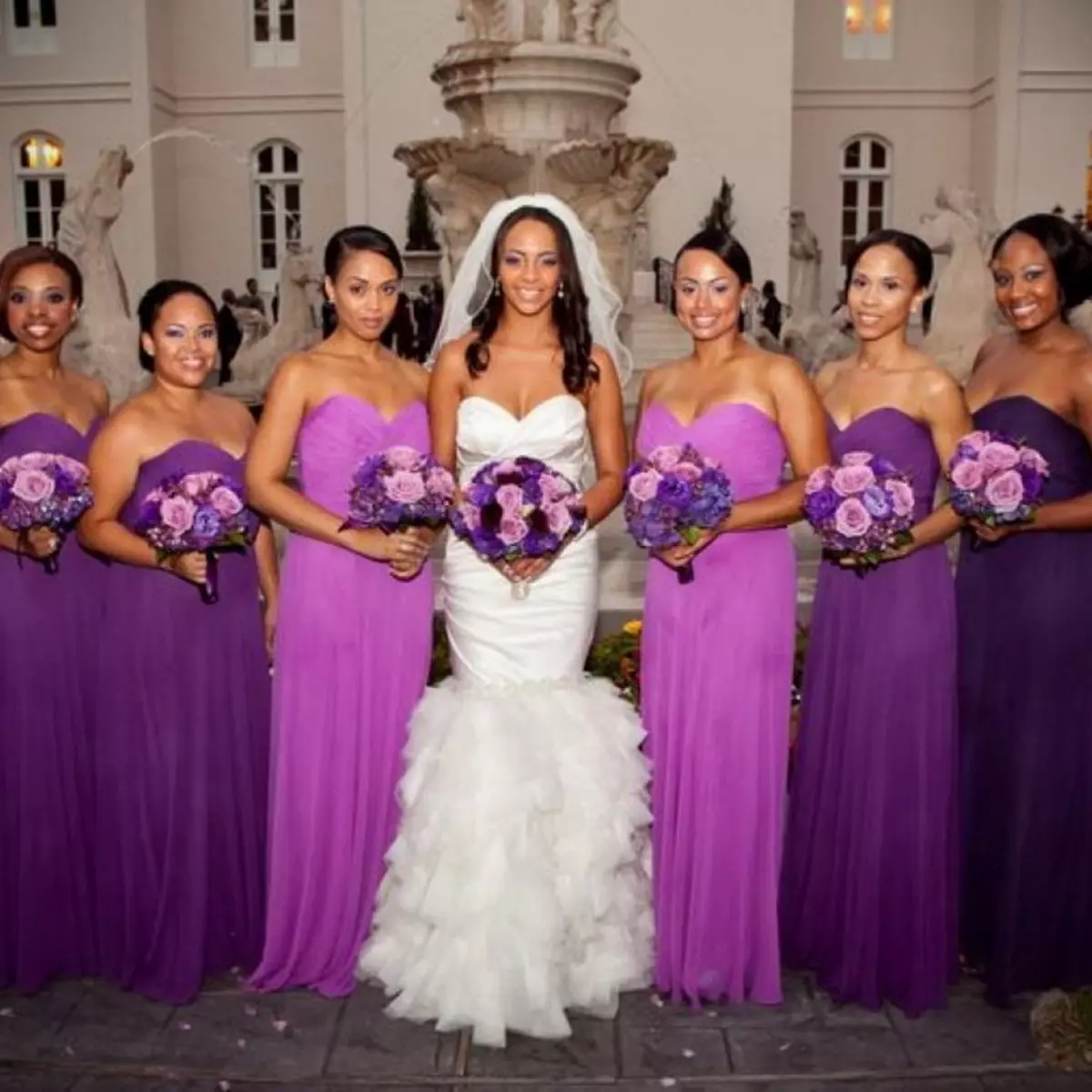 Lilac kāzas (55 fotogrāfijas): Svinību dizains baltās lilac krāsās, kleitas koda iezīmes viesiem 7789_41