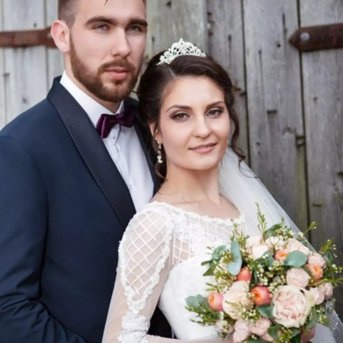 Lilac kāzas (55 fotogrāfijas): Svinību dizains baltās lilac krāsās, kleitas koda iezīmes viesiem 7789_44