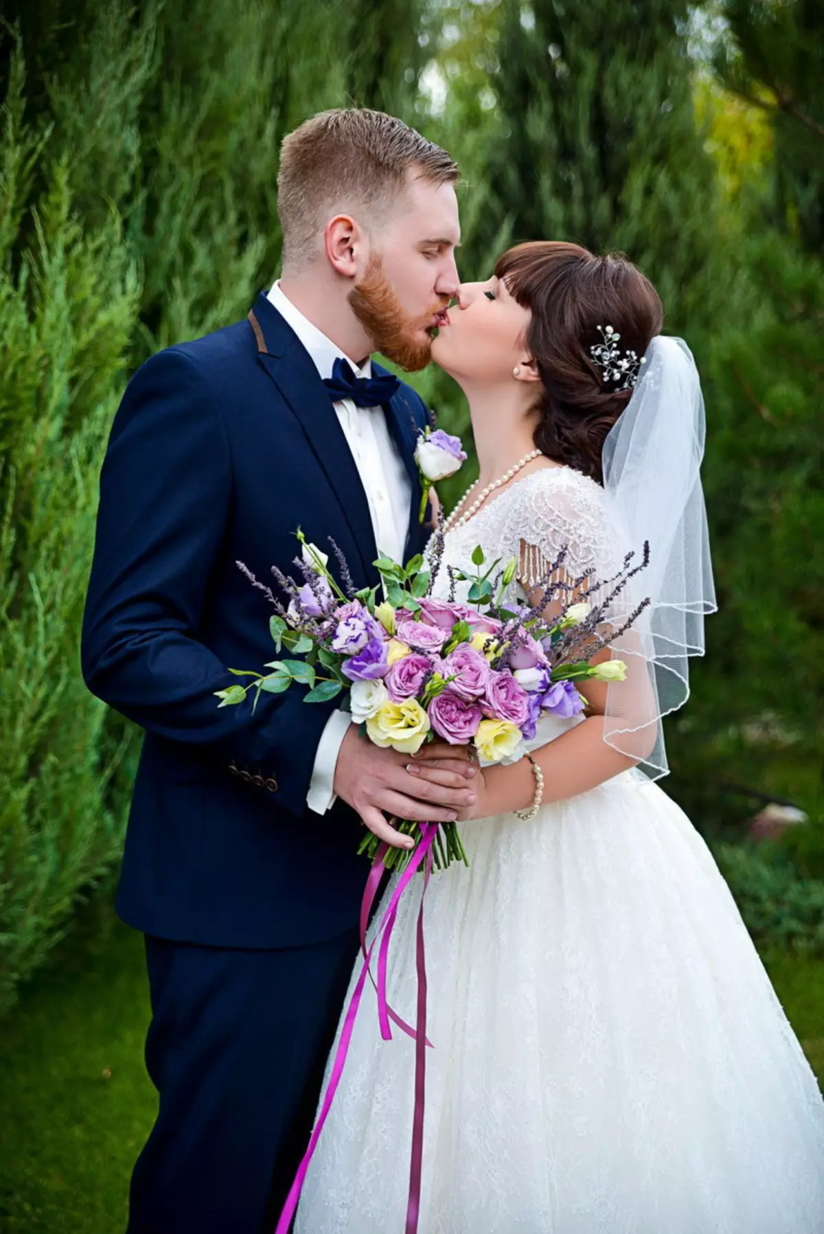 Lila esküvő (55 fotó): ünnepek tervezése fehér lila színekben, a vendégkód jellemzői 7789_48
