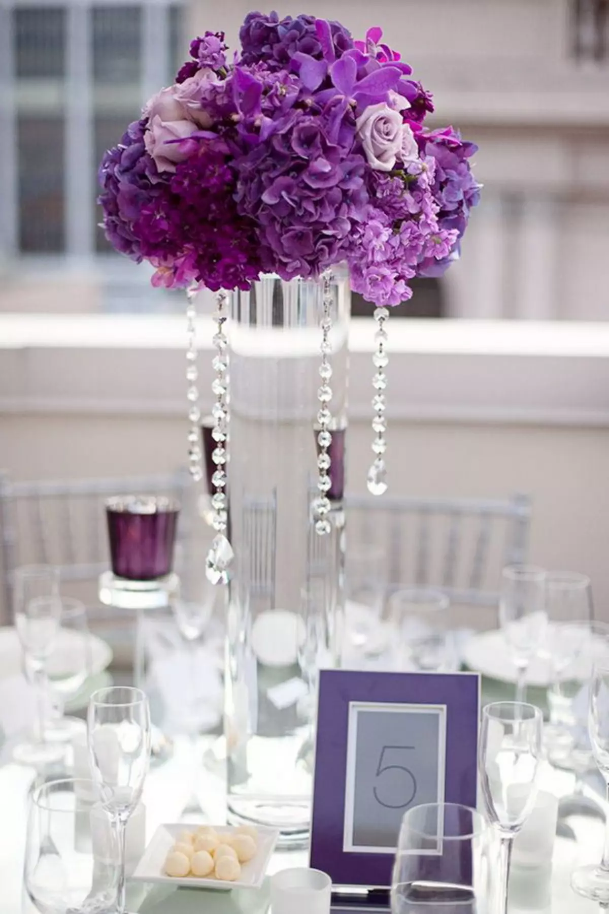 Lilas Mariage (55 photos): Design de célébrations dans les couleurs de White-Lilas, caractéristiques du code vestimentaire pour les invités 7789_5