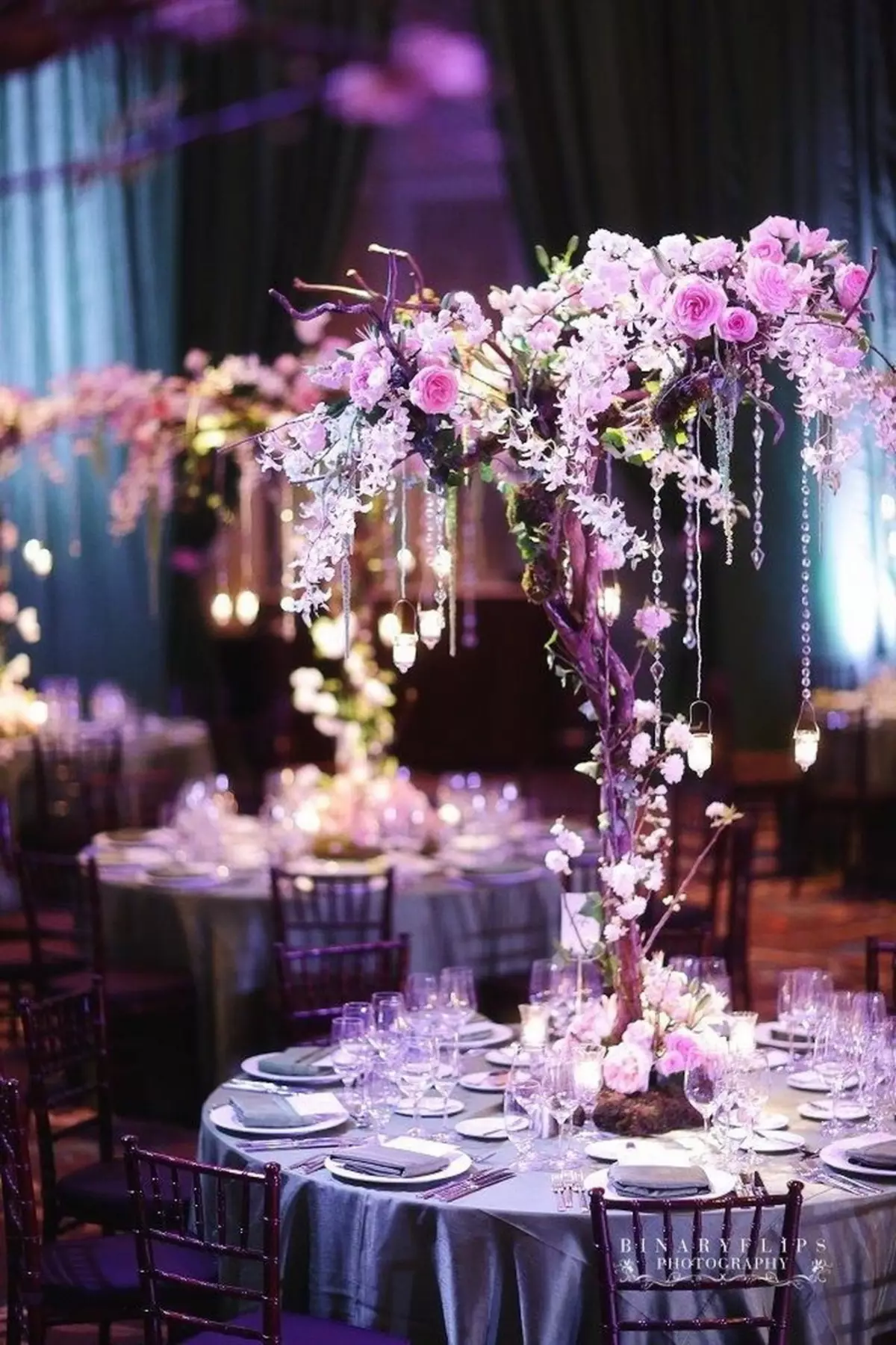 Lilac Wedding (55 şəkil): ağ yasəmən rəngli qeyd Design, qonaqlar üçün dress kod xüsusiyyətləri 7789_6