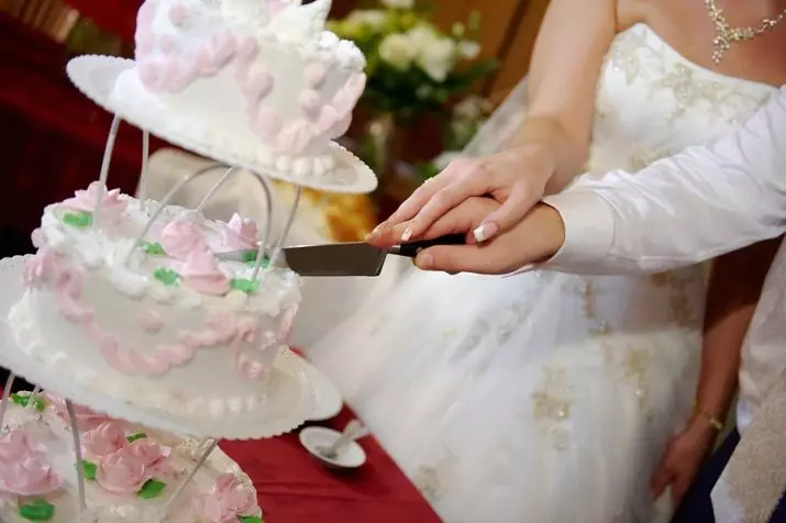 Signes de mariage (28 photos): superstitions et coutumes pour la mariée et le marié le jour du mariage, des conseils sur le choix des religions folkloriques 7791_21