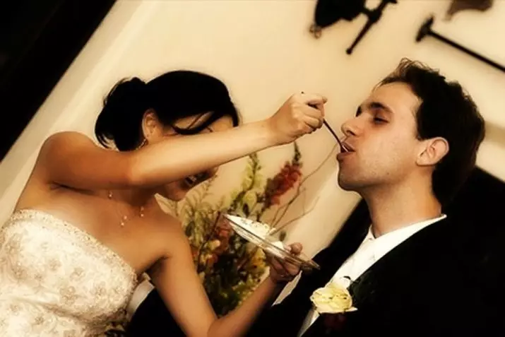 Σημάδια γάμου (28 φωτογραφίες): δεισιδαιμονία και έθιμα για τη νύφη και τον γαμπρό την ημέρα του γάμου, συμβουλές για την επιλογή των λαϊκών πίστη 7791_26