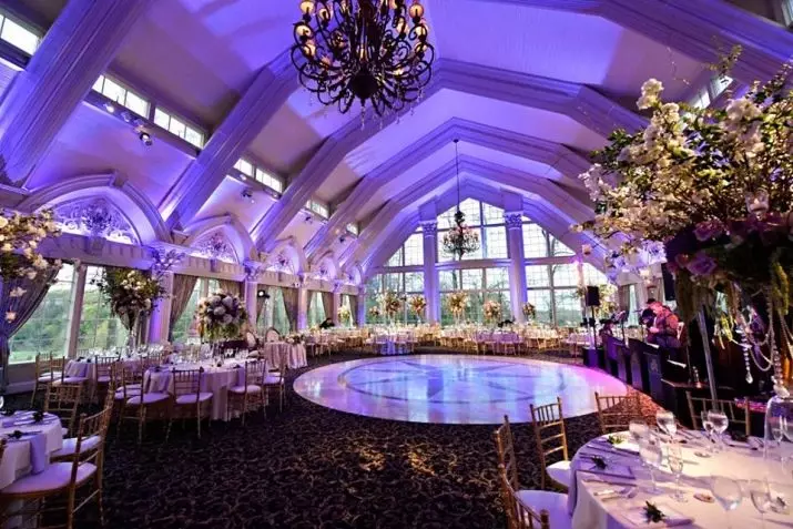 Purpura kāzas (60 fotogrāfijas): kāzu fona apdares idejas baltā violetā krāsā. Kāda ir piesātināta violeta tonis kāzās? 7792_14