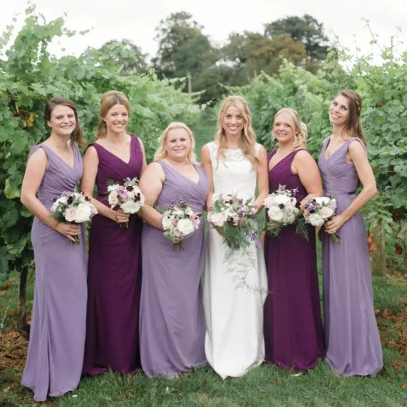 Purpura kāzas (60 fotogrāfijas): kāzu fona apdares idejas baltā violetā krāsā. Kāda ir piesātināta violeta tonis kāzās? 7792_32