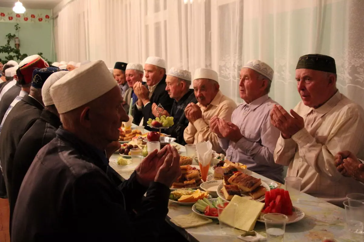 Chechen Nunta (83 fotografii): Cum este sărbătoarea de nuntă în Cecenia? Tradiții și obiceiuri ale celei mai frumoase nunți 7793_20