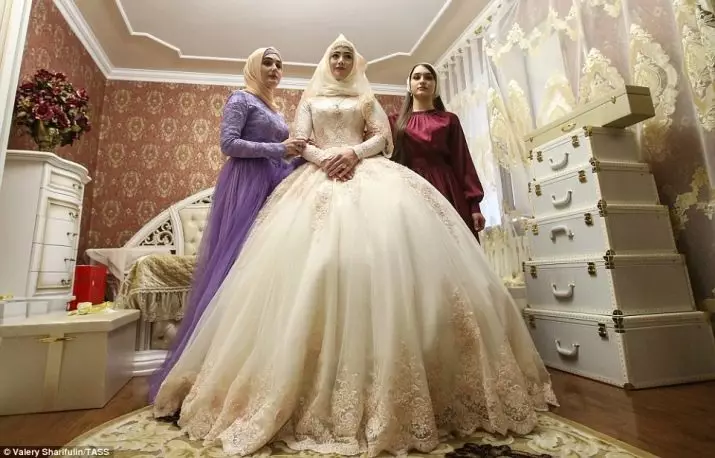 Chechen Nunta (83 fotografii): Cum este sărbătoarea de nuntă în Cecenia? Tradiții și obiceiuri ale celei mai frumoase nunți 7793_29