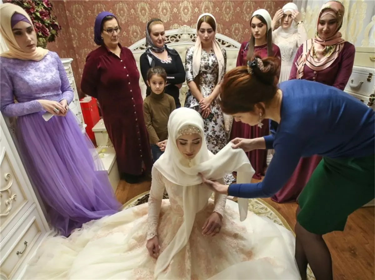 Chechen Wedding (83 fotos): Como é a celebración de casamento en Chechenia? Tradicións e costumes da voda máis fermosa 7793_31