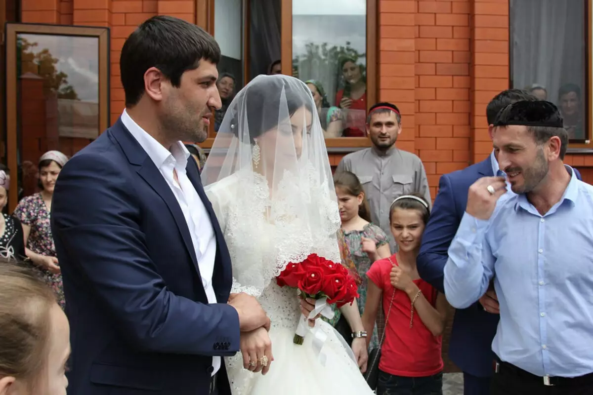 Nozze chechen (83 foto): Com'è la celebrazione del matrimonio in Cecenia? Tradizioni e dogane del matrimonio più bello 7793_37
