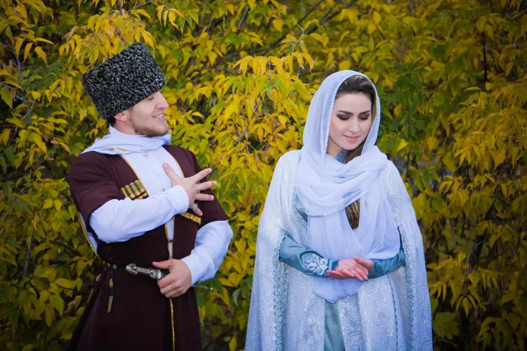 Weddinga Chechen (83 wêne): Pîrozbahiya dawetê li Chechnya çawa ye? Kevneşopî û adetên zewacê herî xweş 7793_4