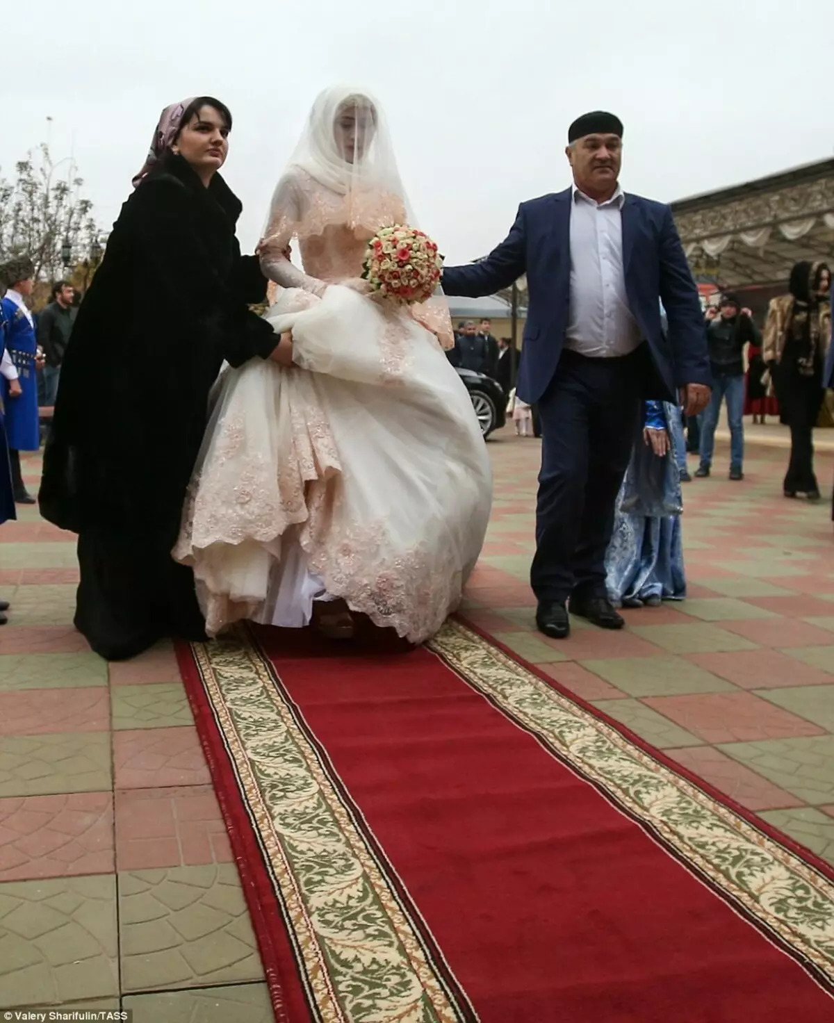Nozze chechen (83 foto): Com'è la celebrazione del matrimonio in Cecenia? Tradizioni e dogane del matrimonio più bello 7793_49