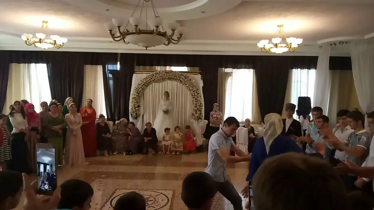 Chechen Wedding (83 fotos): Como é a celebración de casamento en Chechenia? Tradicións e costumes da voda máis fermosa 7793_52
