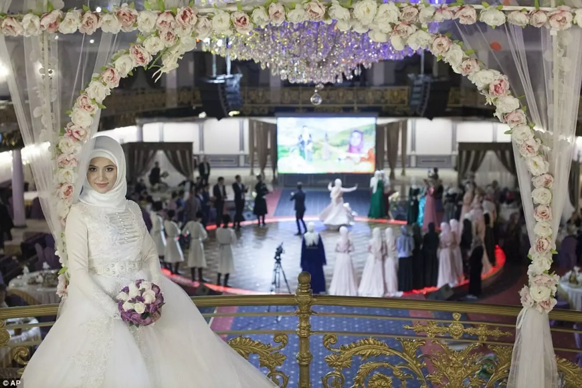 Chechen Wedding (83 fotos): Como é a celebración de casamento en Chechenia? Tradicións e costumes da voda máis fermosa 7793_61