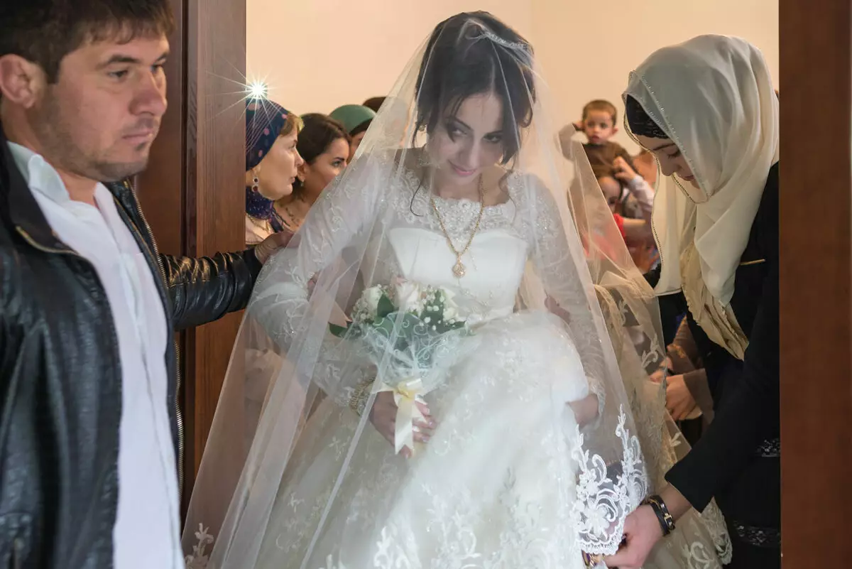 Chechen Wedding (83 fotos): Como é a celebración de casamento en Chechenia? Tradicións e costumes da voda máis fermosa 7793_67