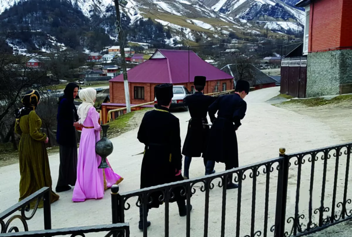 Chechen Nunta (83 fotografii): Cum este sărbătoarea de nuntă în Cecenia? Tradiții și obiceiuri ale celei mai frumoase nunți 7793_72