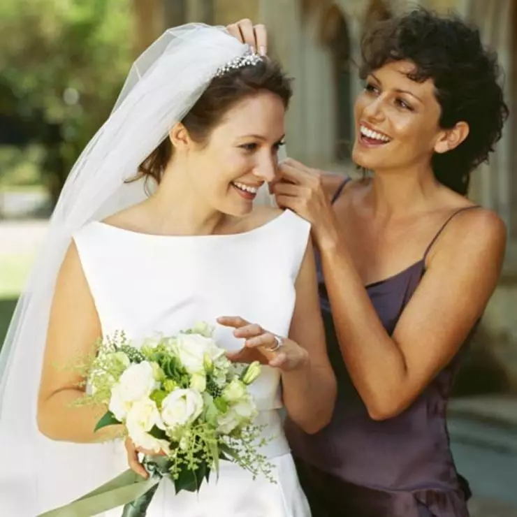 Drepturile mărturiei la nuntă (63 fotografii): Ce ar trebui să vă mărturisiți mireasa? Ar trebui să fie necăsătorită și ce echipament să o aleagă? 7794_16