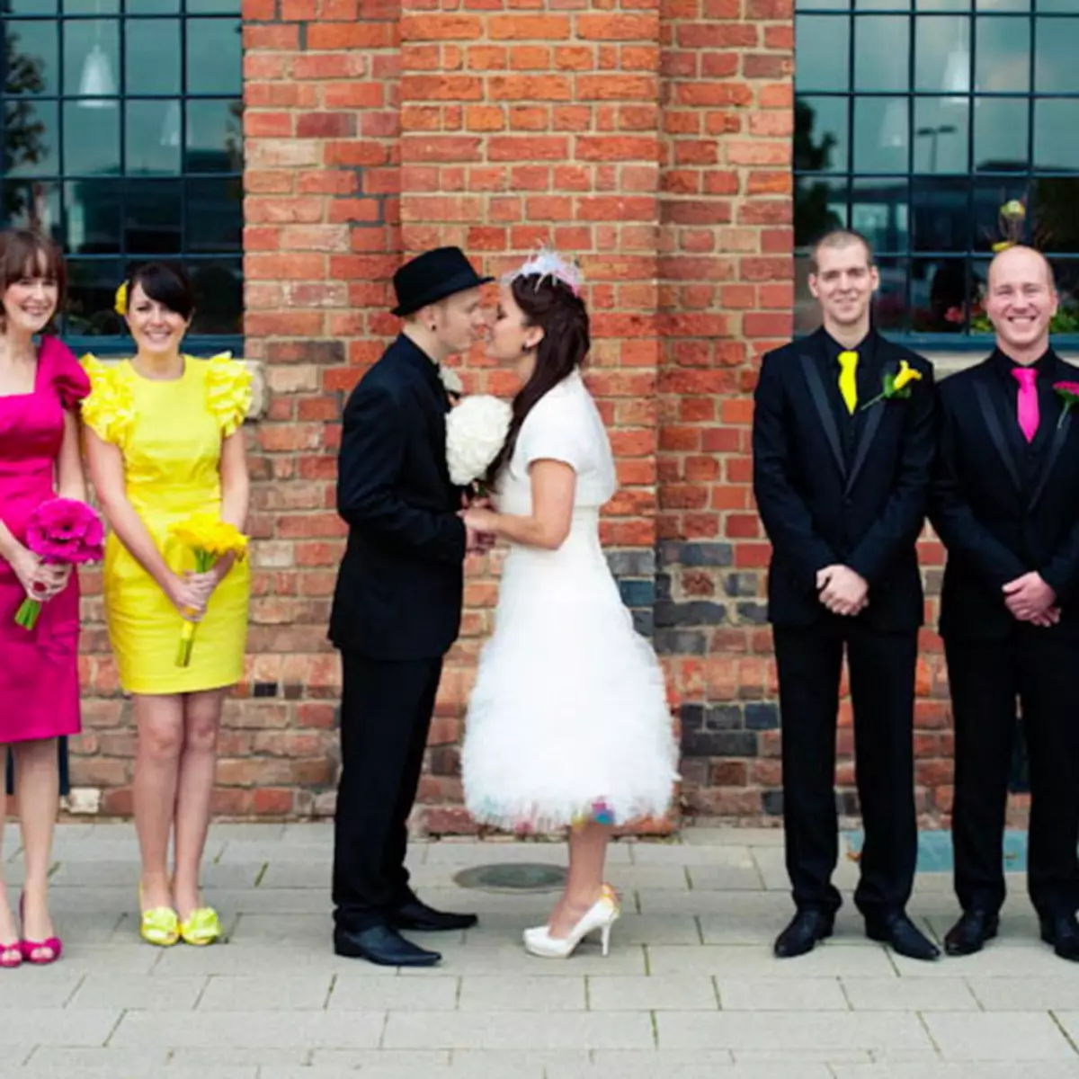 A tanúság feladata az esküvőn (63 fotók): Mit kell a menyasszony testimonjának? Ha nem házas, és milyen ruhát választani? 7794_32