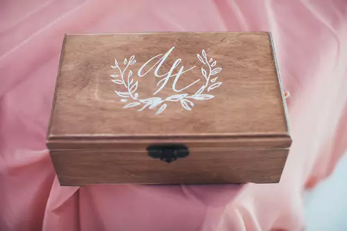 Esküvői kincstár (35 fotók): Hogyan készítsünk egy doboz pénzt a saját kezével? Lépésenkénti utasítások az 